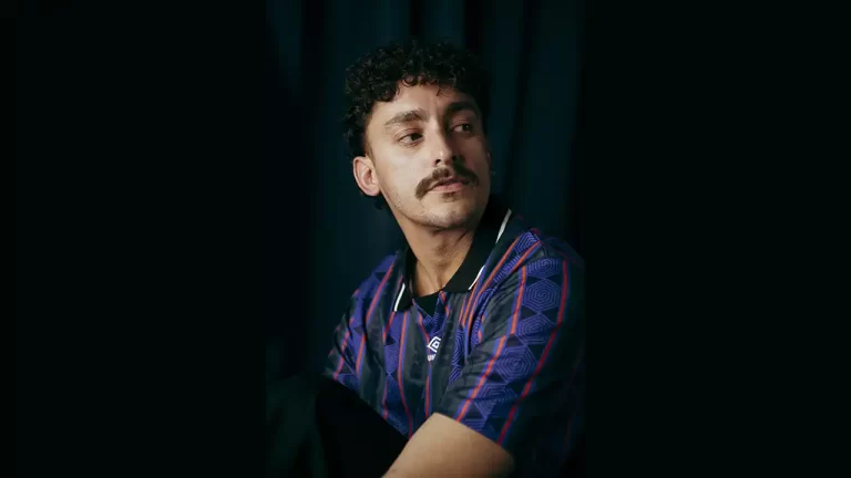 Indie hip-hop, spoken word și poezie urbană cu Antony Szmierek (UK) – live în premieră la București!