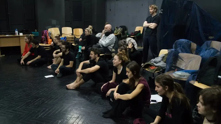 Pierderile despre care nu vorbim | Open call pentru performeri la un atelier casting & internațional de teatru fizic la Cluj-Napoca