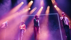 Când teatrul întâlnește inteligența artificială: „Mahamaya Electronic Devices” de Ivan Vîrîpaev, la ARCUB