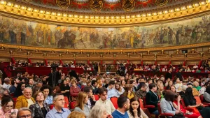 Labirinturi în noapte – o călătorie între lumi pe scena Ateneului Român, în cadrul Hoinar.Unbroken