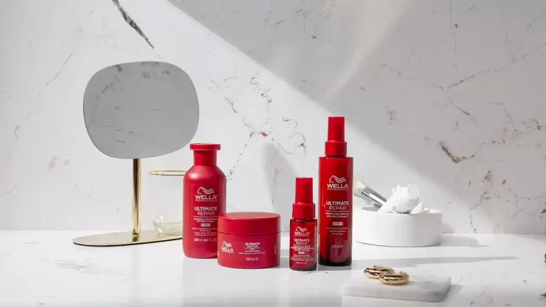 Păr creț fără frizz: cum îți transformi buclele într-o versiune disciplinată, hidratată și perfect definite?