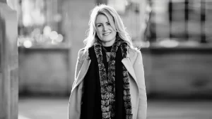 Lia și Dan Perjovschi în dialog cu Jane Neal, curatoare de referință a artei contemporane internaționale, pe 8 aprilie, la ARCUB – Hanul Gabroveni