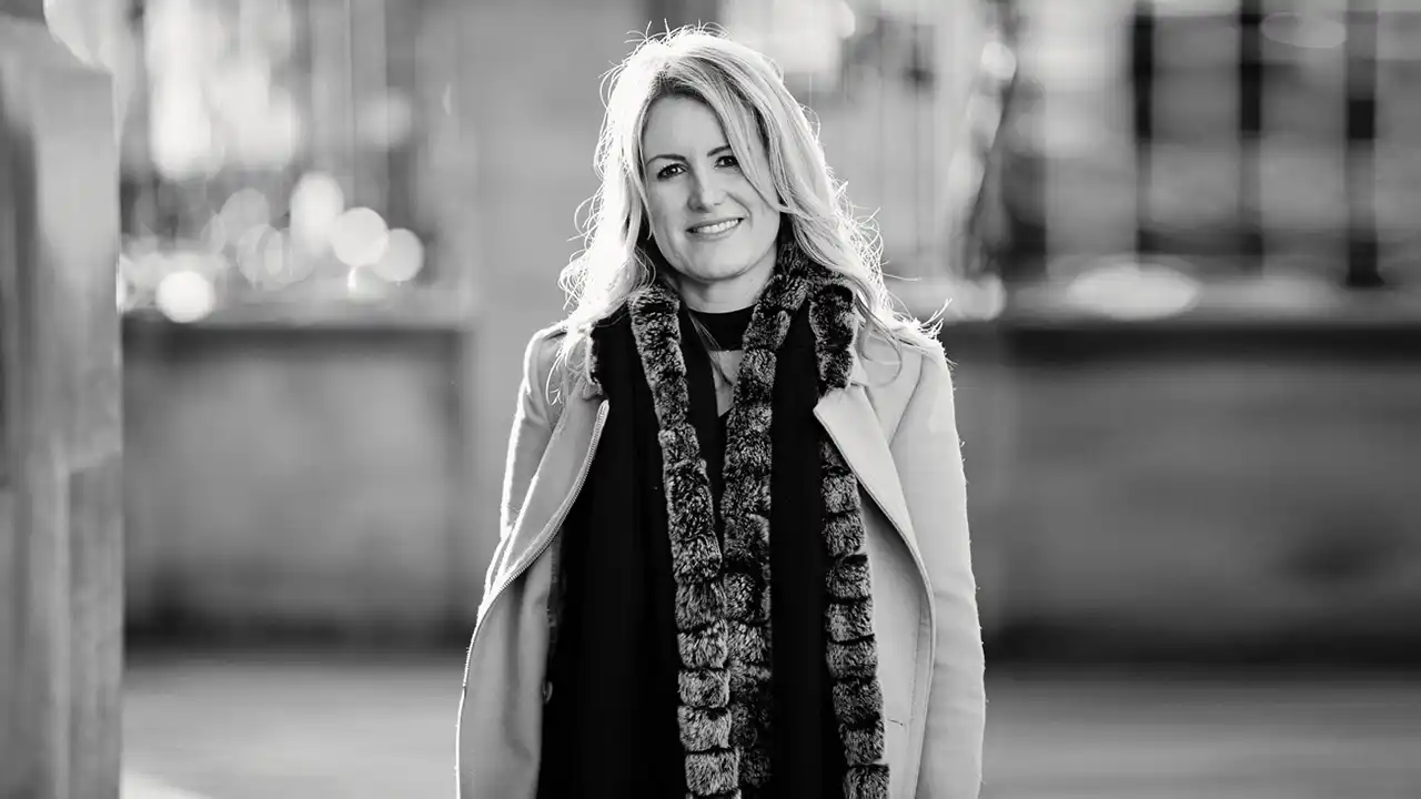 Lia și Dan Perjovschi în dialog cu Jane Neal, curatoare de referință a artei contemporane internaționale, pe 8 aprilie, la ARCUB – Hanul Gabroveni