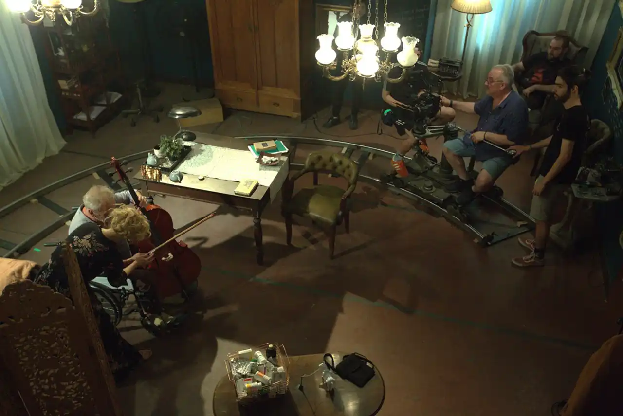 &bdquo;Jocul luminii&rdquo;, o poveste la granița dintre cinema și teatru, &icirc;n regia lui Ovidiu Georgescu,&nbsp;din 6 mai 2026 &icirc;n cinematografe