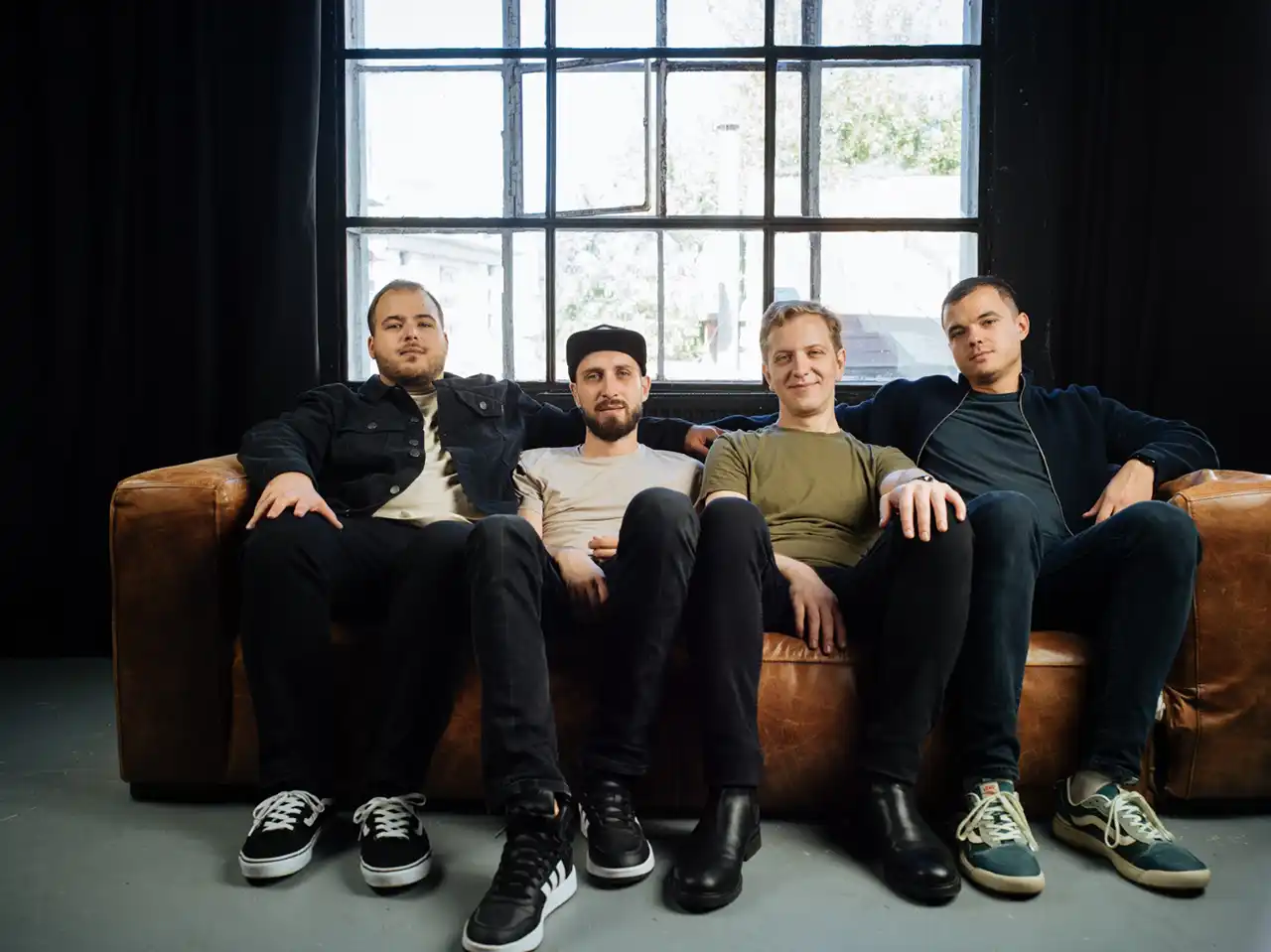 :umbra lansează single-ul &bdquo;Stau cu ochii pe ușă&rdquo; printr-un concert pe 21 aprilie, la Expirat