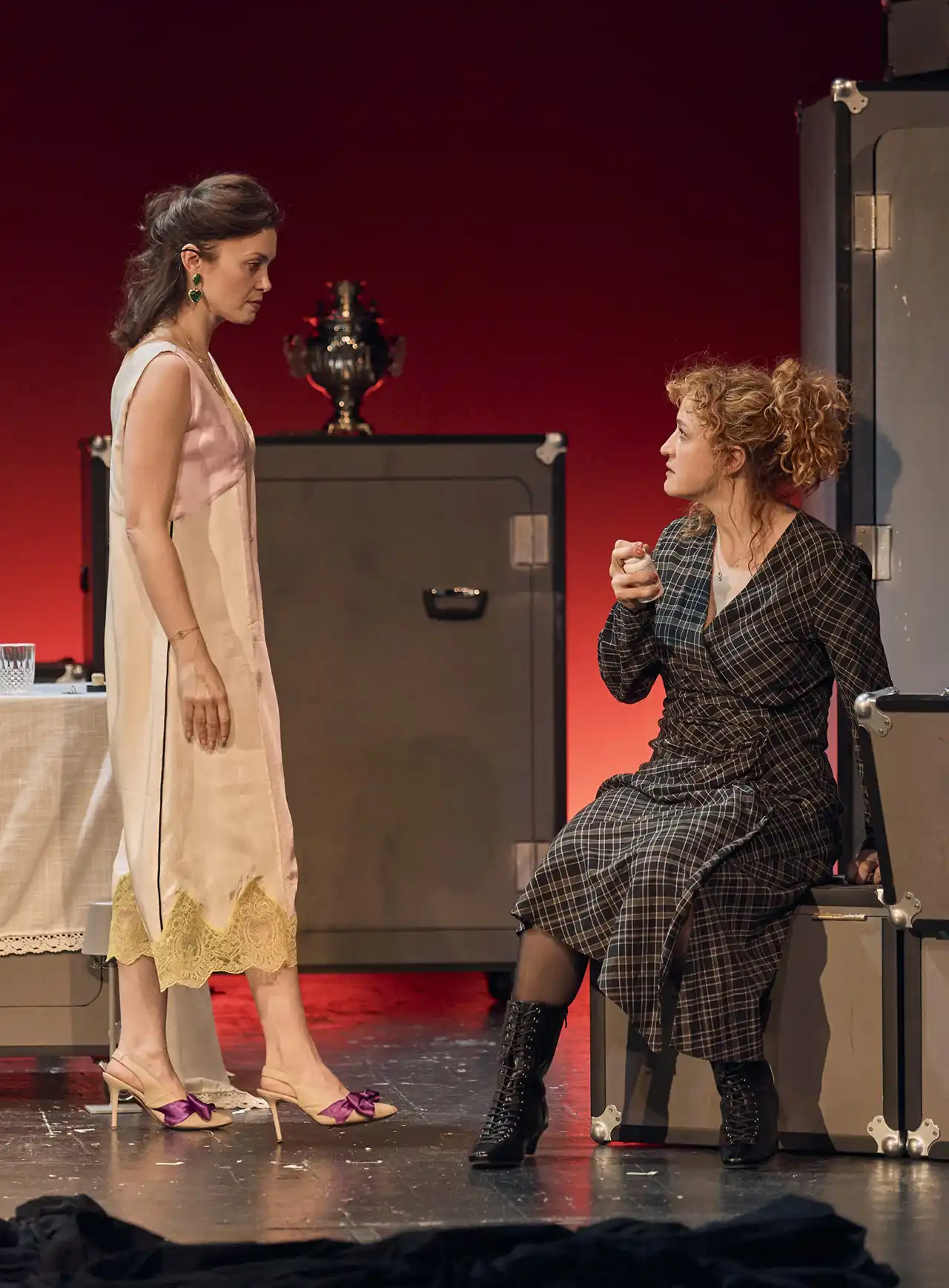 &bdquo;Trei surori&rdquo; de A.P. Cehov, &icirc;n regia lui Dragoș Huluba &ndash; premieră la Teatrul de Comedie