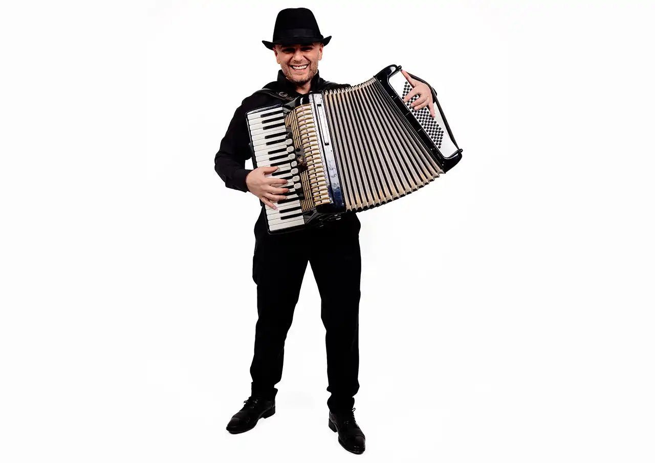 Taraful Rutenilor și Carmen Chindriș celebrează un deceniu de muzică printr-un concert eveniment la Sala Palatului