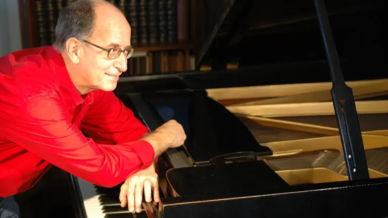 Antonio Adolfo portret la pian al artistului