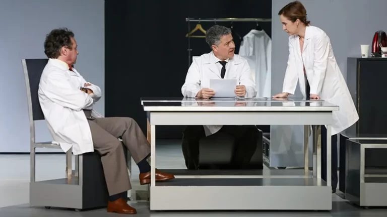 Medeea Marinescu, Mihai Călin și George Ivașcu în Despre oameni doctori si rinoceri