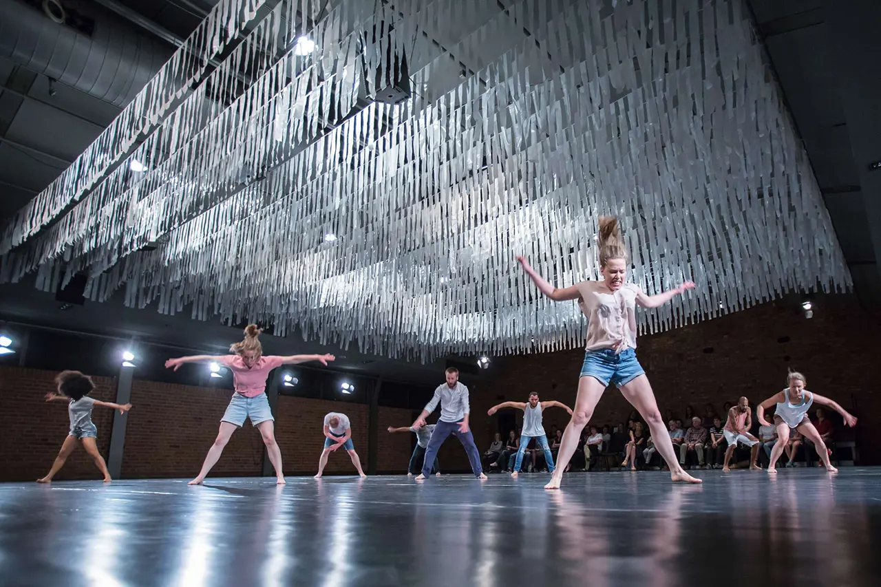 “THE YANKA RUDZKA PROJECT: LEAVENING”, 2016 (concept: JOANNA LEŚNIEROWSKA, compoziţie: Joanna Leśnierowska & Janusz Orlik şi performerii)