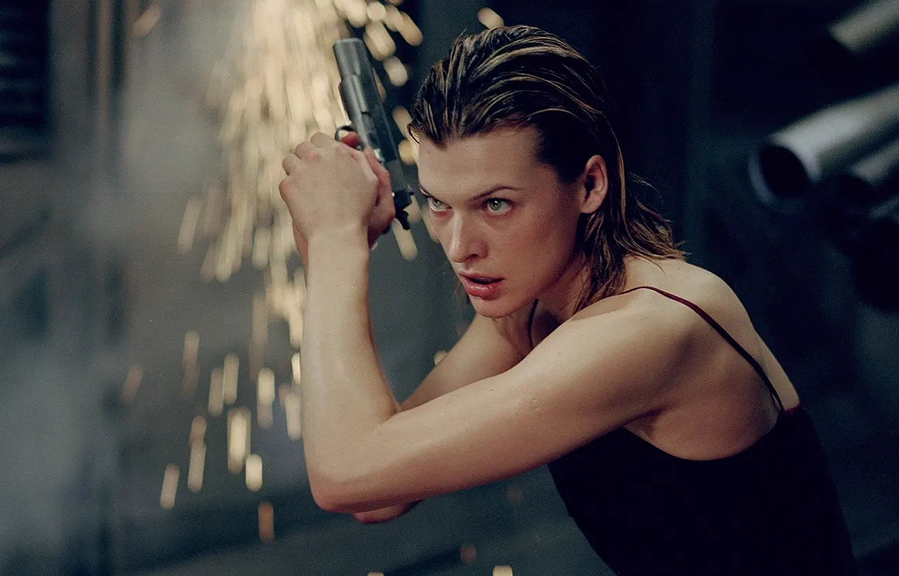 jocuri video pe marile ecrane resident evil- Milla Jovovich in Resident Evil (2002)