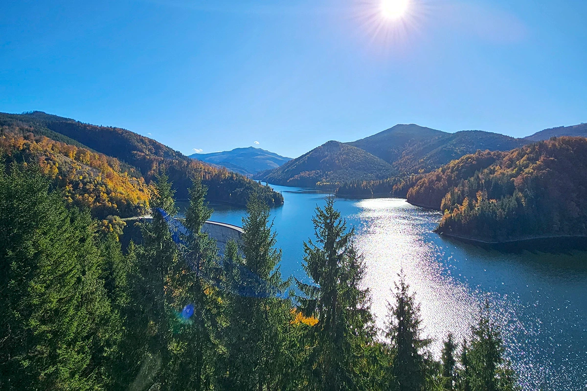 Lacul Drăgan din Apuseni &mdash; destinație de 1 Mai fără aglomerație