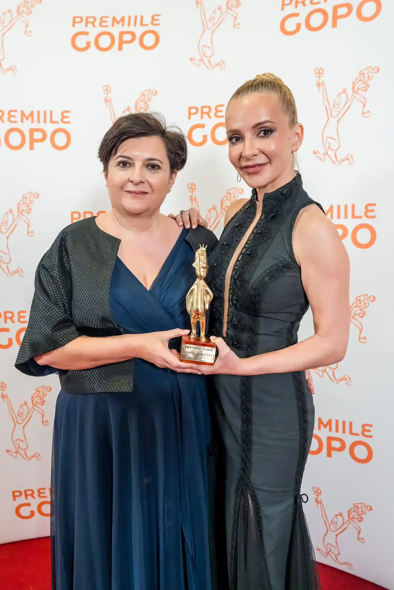 Foto Cravata galbenă - Adela Vrînceanu Celebidachi și Cristina Dobrițoiu