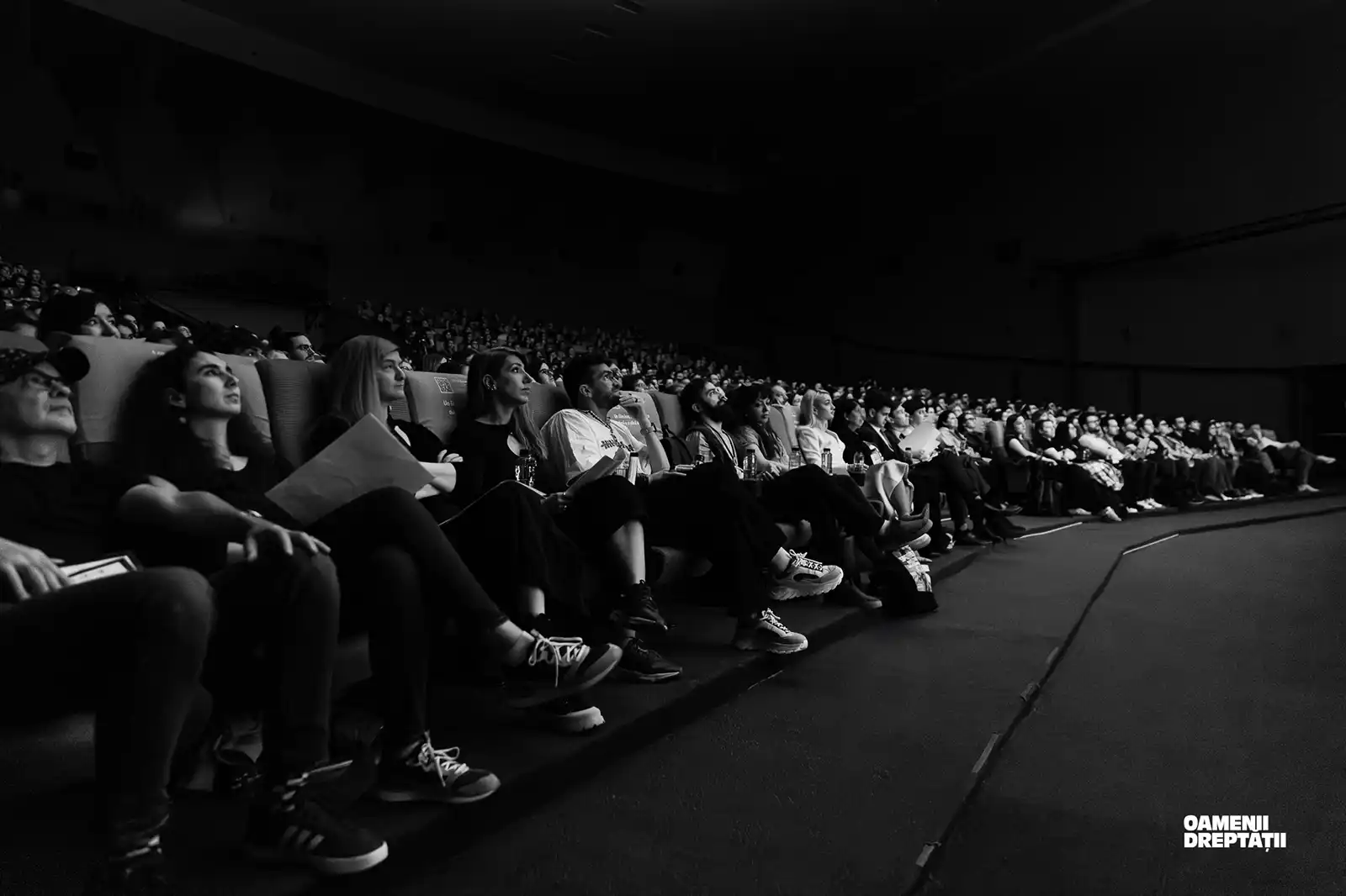 Spectacolul „Oamenii Dreptății” ajunge din nou la Cluj-Napoca: voci curajoase spun povești despre dreptate pe 28 mai