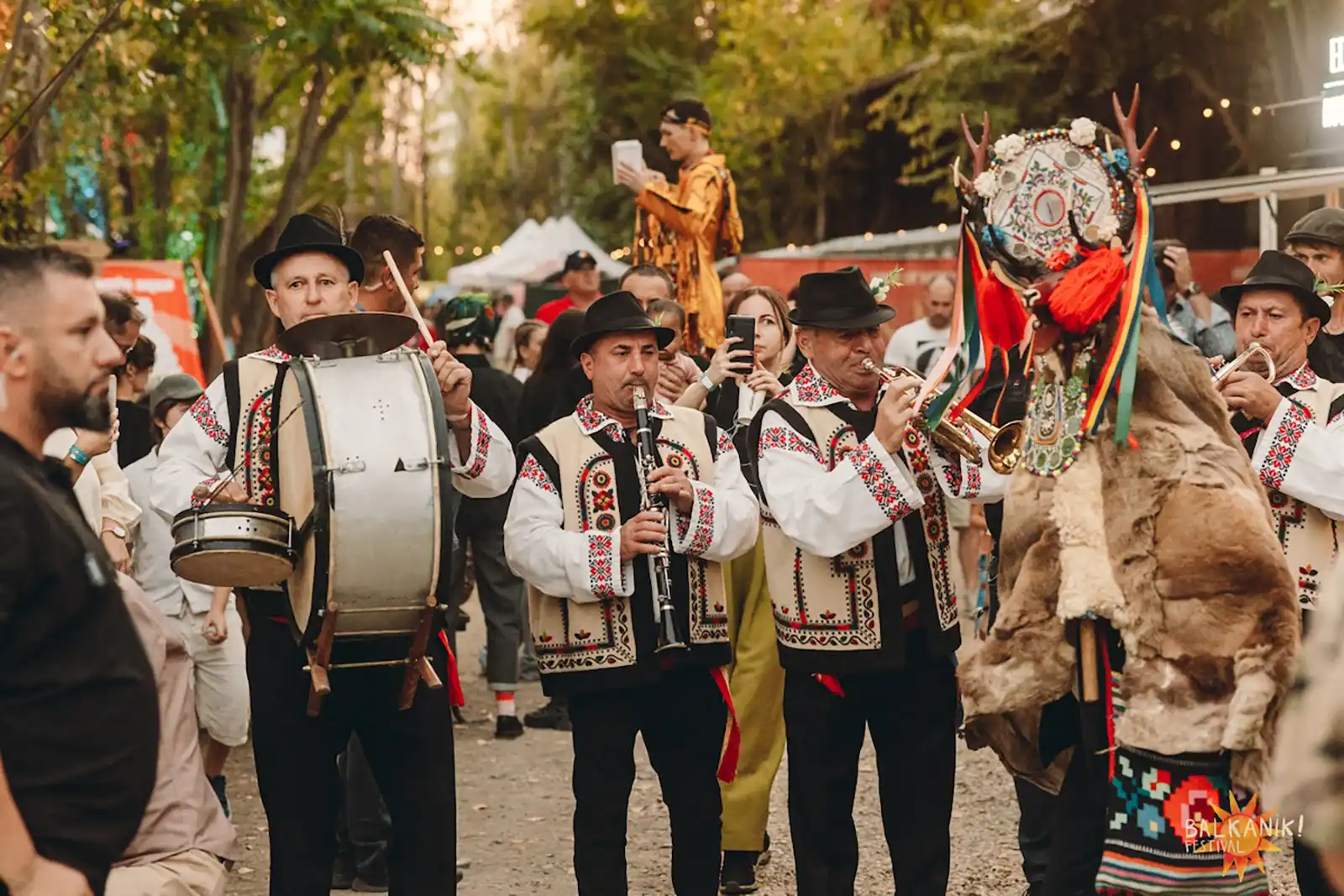 Trei zile de muzică, dans și apusuri pe Lacul Tei: Balkanik Festival revine între 28–30 august