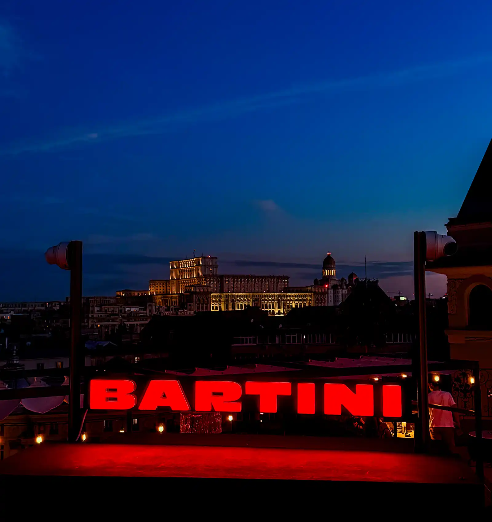 BARTINI Rooftop, primul Martini Cocktail Bar din România, redeschide terasa la capacitate completă