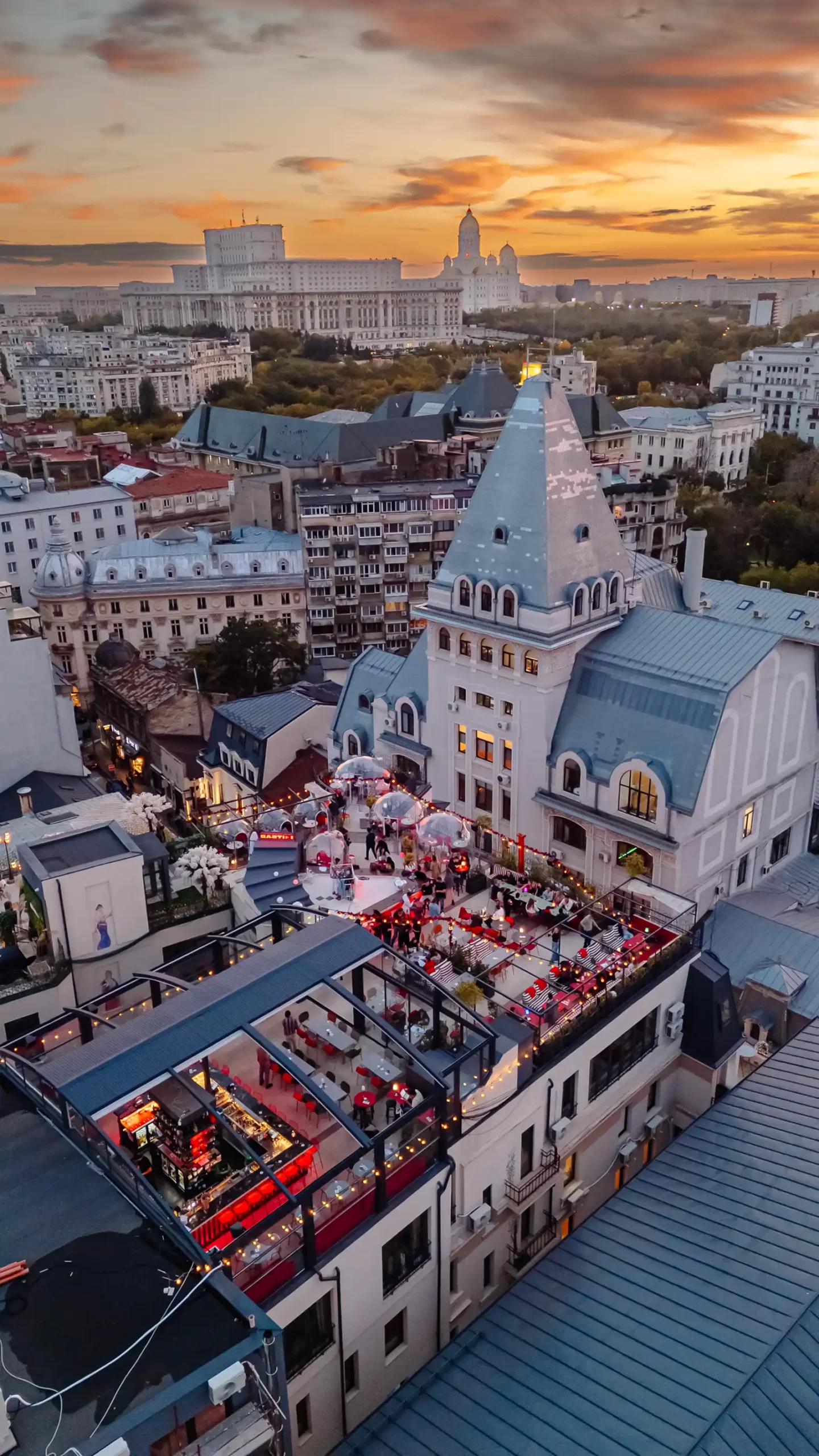 BARTINI Rooftop, primul Martini Cocktail Bar din România, redeschide terasa la capacitate completă
