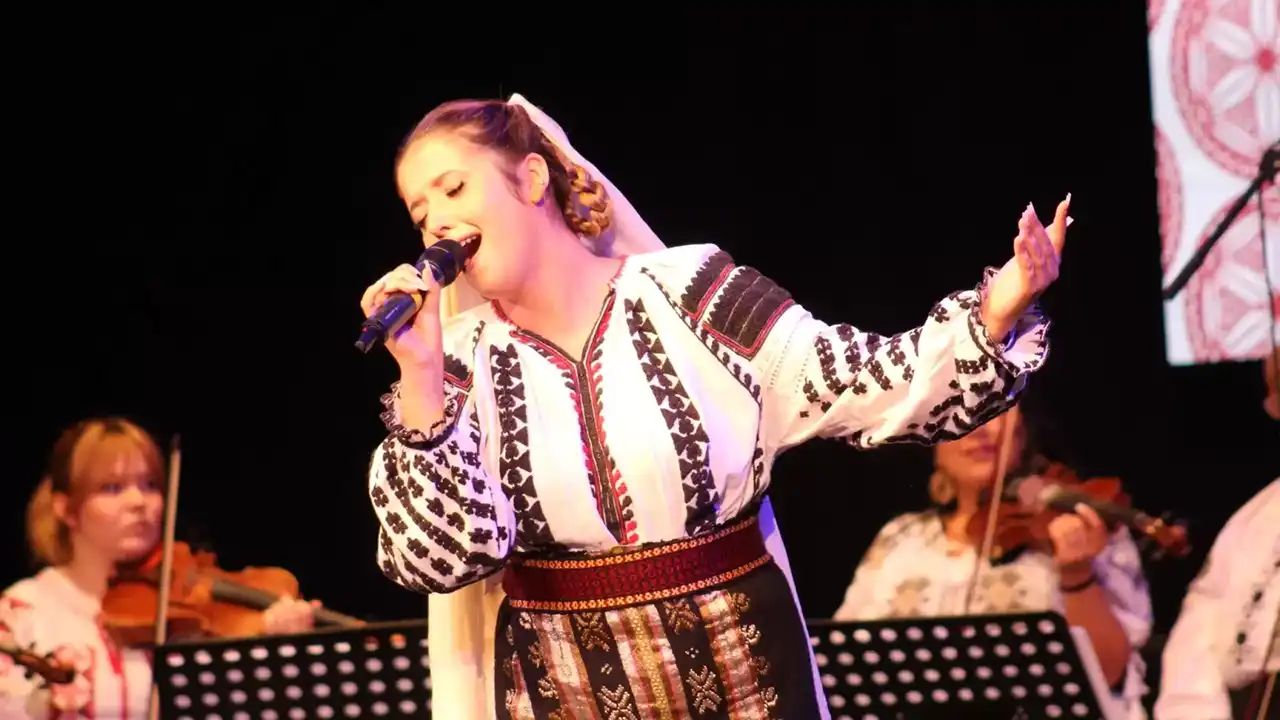 Festivalul Concurs Național de Muzică Populară pentru Tineri Interpreți &bdquo;Flori &icirc;n Țara B&acirc;rsei&rdquo;, ediția a XVIII-a
