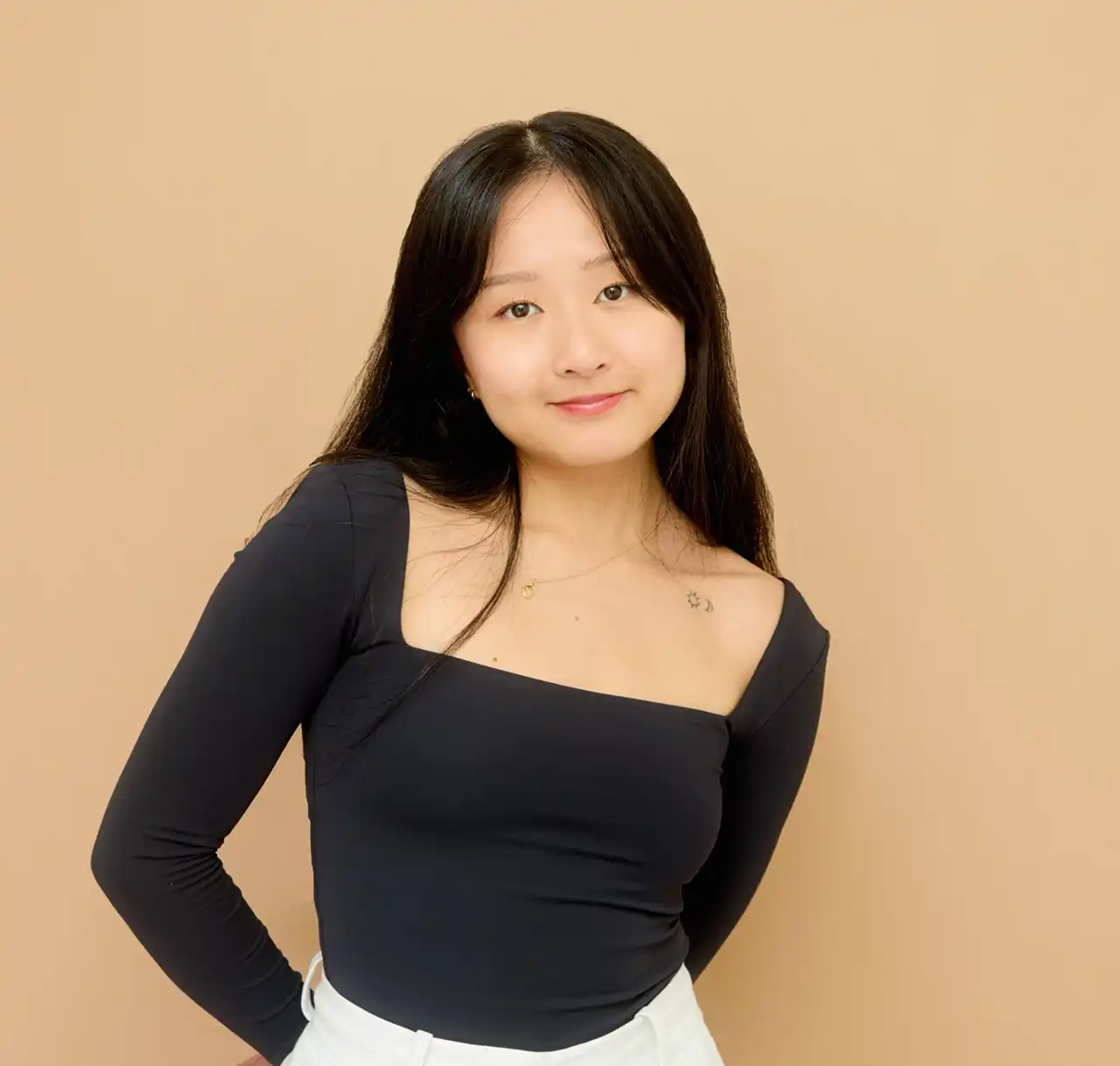 Poză cu scriitoarea Liann Zhang