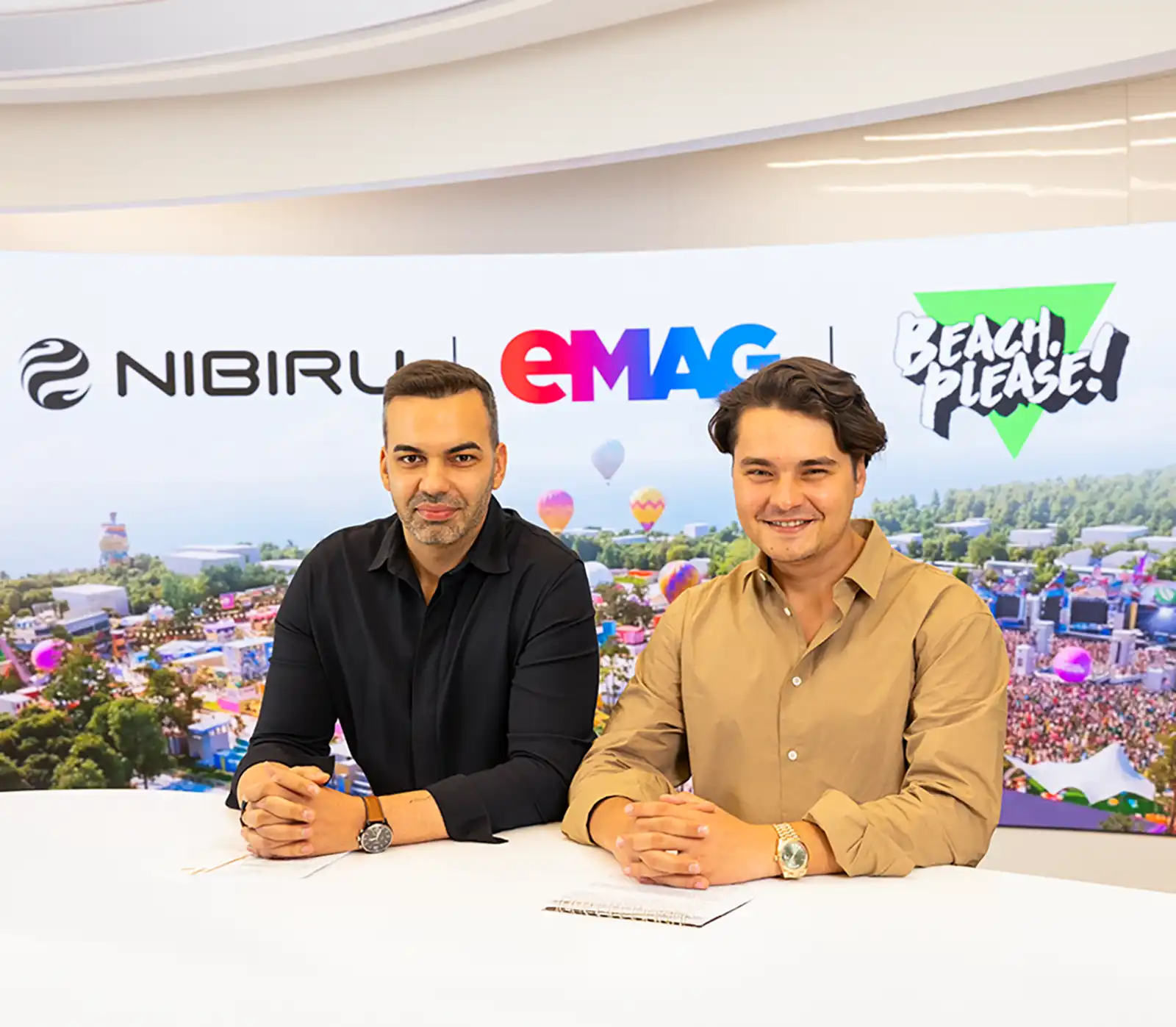 Poză cu Răzvan Acsente, Chief Marketing Officer eMAG și Selly, Managing Partner și CEO NIBIRU & Beach, Please!