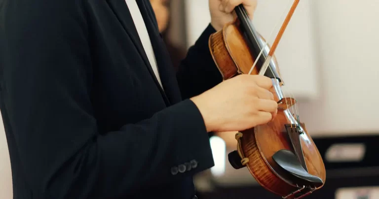 „Un Stradivarius în școli” – Ediția specială pentru copii deficienți de vedere și din orașe cu acces limitat la cultură ajunge la Făgăraș