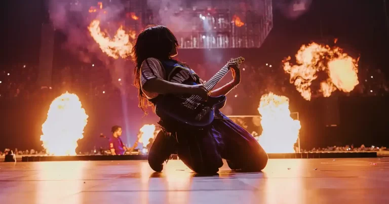 Billie Eilish și James Cameron aduc în cinematografele din România un film-concert cum nu s-a mai văzut