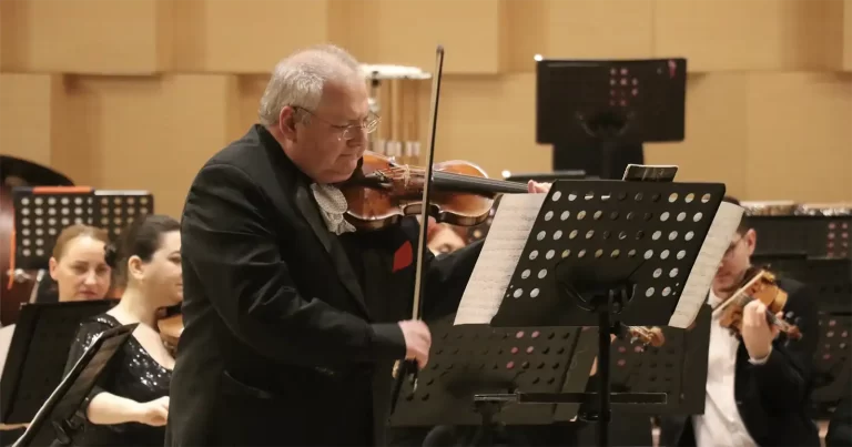 Florin Ionescu-Galați interpretează două concerte de Bach joi seară la Filarmonica Brașov