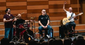Mihai Mărgineanu aduce la Cluj-Napoca spectacolul „Omul, Povestea, Muzica" într-o întâlnire fără măști despre viață și cântec