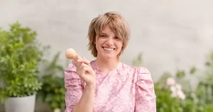 Părul tău a prins reflexe verzi? Iată adevărul din spatele fenomenului și cum îl corectezi