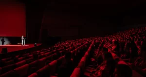 Spectacolul „Oamenii Dreptății” ajunge din nou la Cluj-Napoca:  voci curajoase spun povești despre dreptate pe 28 mai