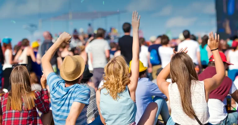 „Rădăcini și Aripi – Festivalul Familiei” aduce împreună tradiția și inovația într-un weekend dedicat bucuriei de a fi împreună.