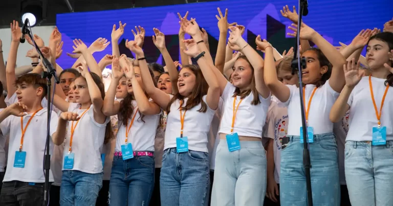 De Ziua Copilului, peste 17.000 de copii cântă la Ora Copiilor by Cantus Mundi în România și Republica Moldova
