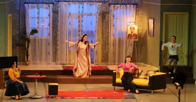 Ritm, emoție și bună dispoziție: „Uite tata, nu e tata” revine pe scenă
