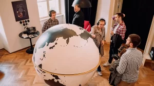 Music Gallery devine expoziție permanentă la Cluj și se lansează cu tema „Sounds of Resistance”, capitolul I: „Cântece interzise”