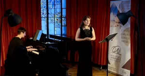 Două tinere soprane, Juliana Wells și Ilinca Oprina - debut la Ateneul Român - sala mică, pe 17 mai