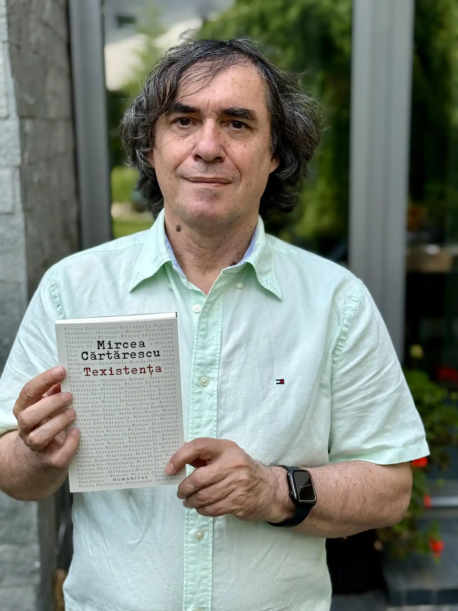 poză cu Mircea Cărtărescu