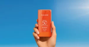 Rutina de beauty care ține pasul cu zborurile, canicula și zilele lungi de vară