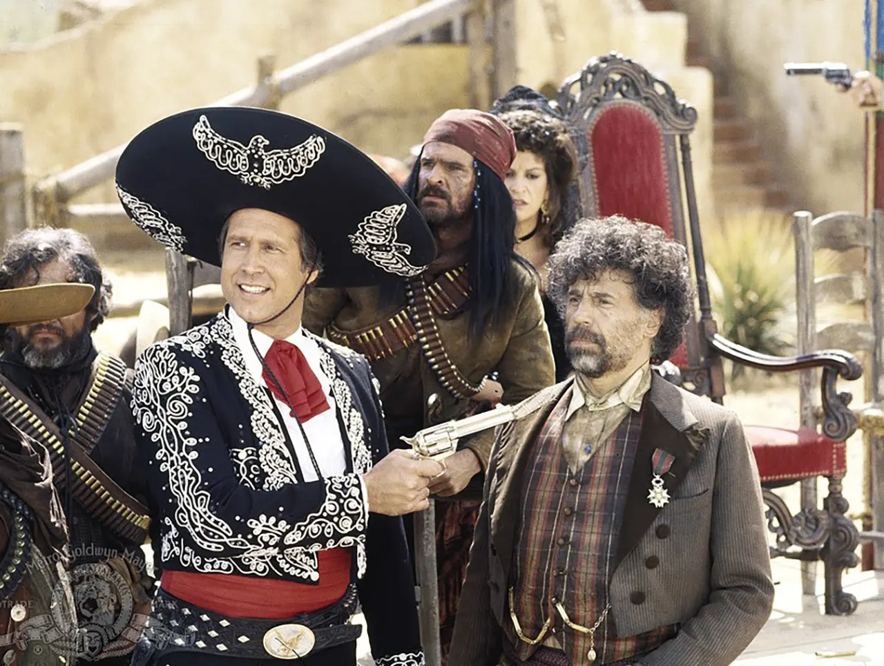 Chevy Chase, Alfonso Arau, si Tony Plana in Three Amigos! (1986)