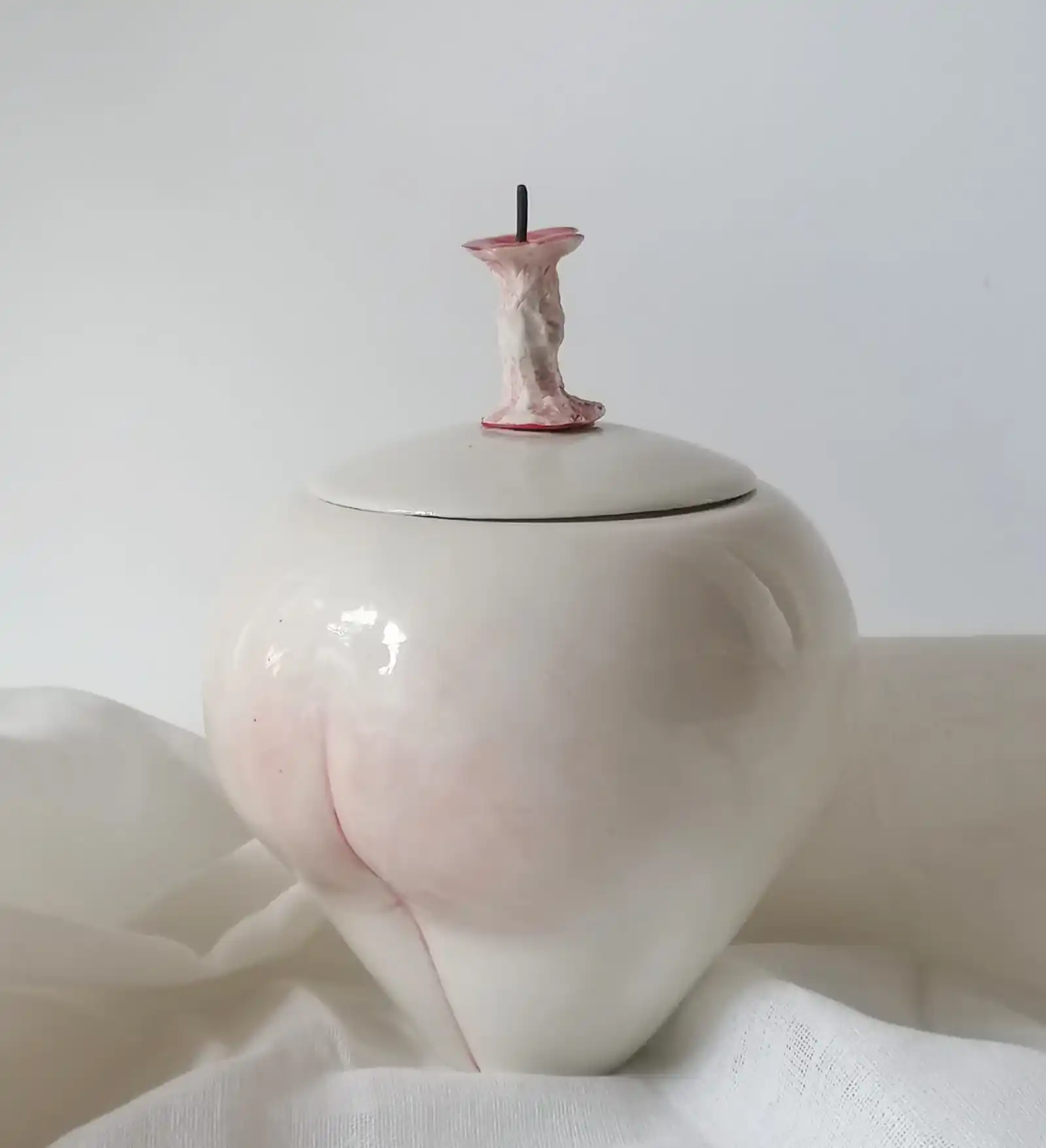 DESIGN | Spirite înrudite. ALEXANDRA RADU aduce sens și ceramică la Made in RO