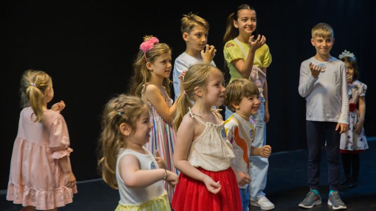 Joc, artă și mult teatru, în luna mai, la TIC