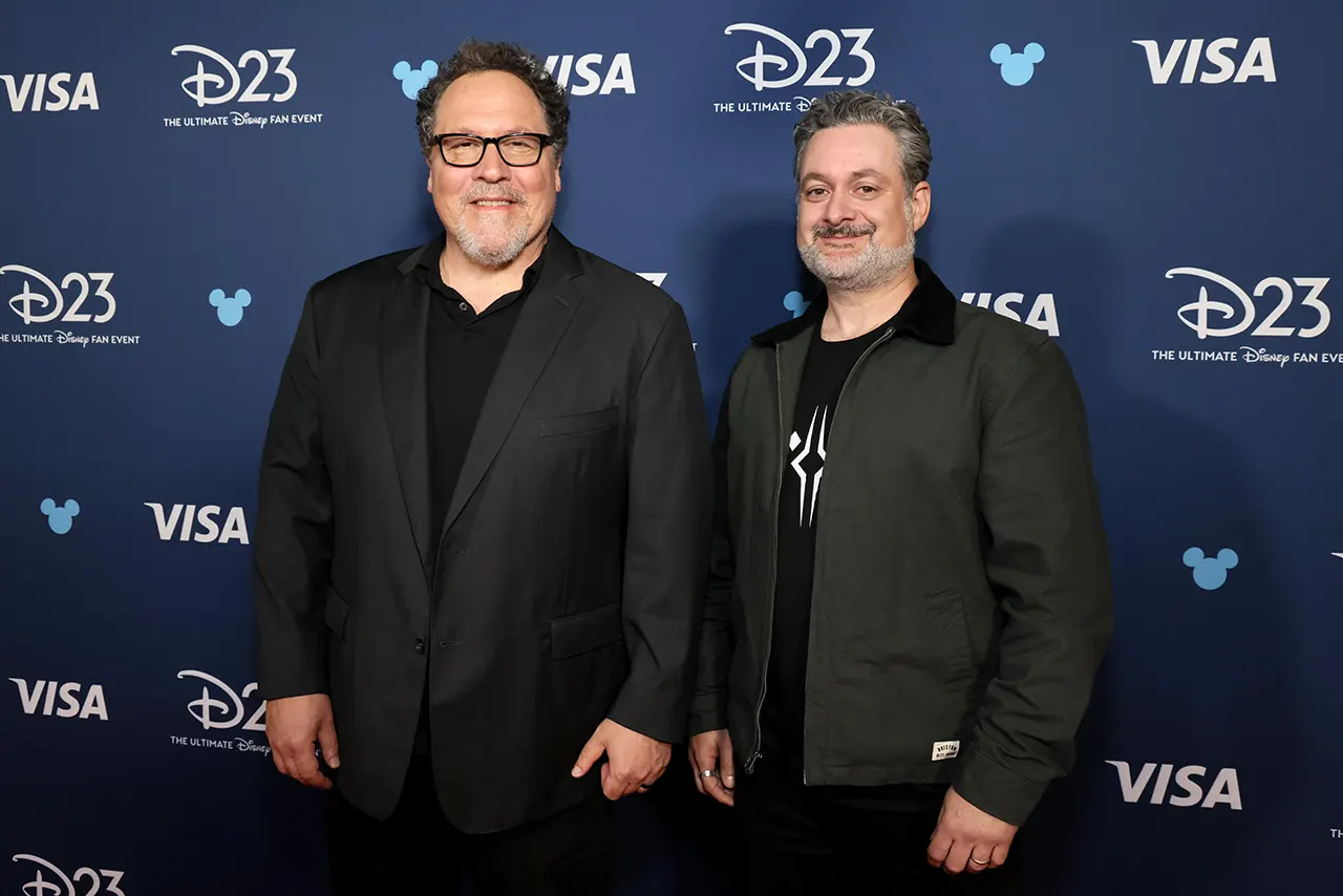 Jon Favreau si Dave Filoni la un eveniment pentru Star Wars The Mandalorian and Grogu (2026)