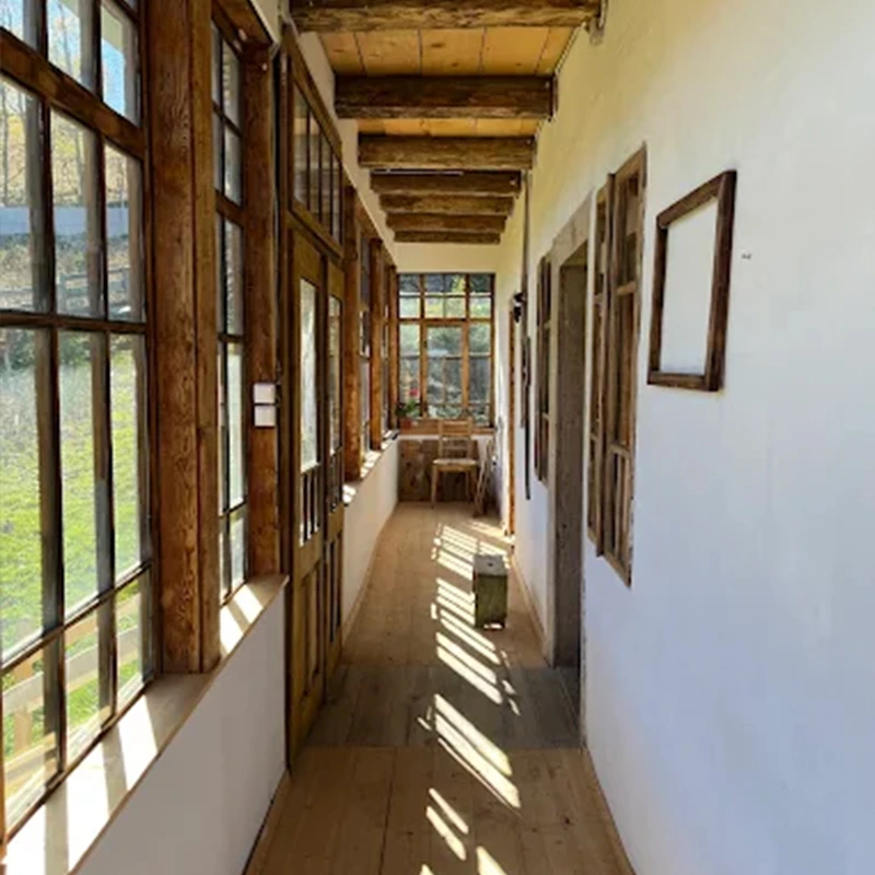 Interior Fundata 13 - lemn vechi, atmosferă tradițională, Punct Gastronomic Local Brașov