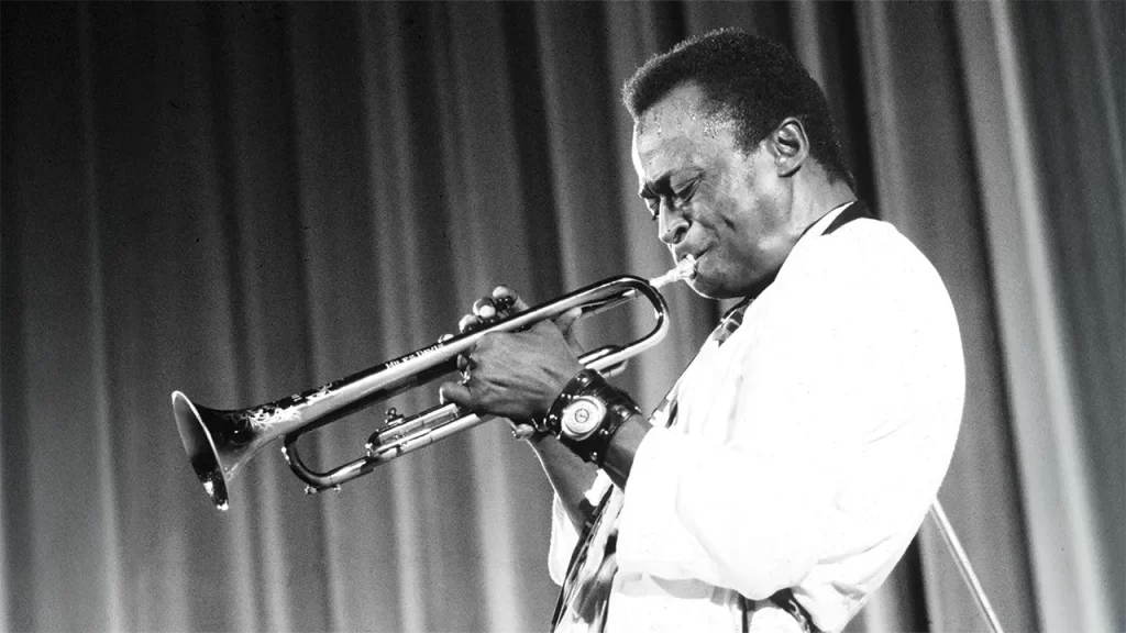 Miles Davis, simbol al reinventării jazz-ului modern