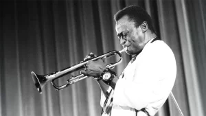 Miles Davis, simbol al reinventării jazz-ului modern