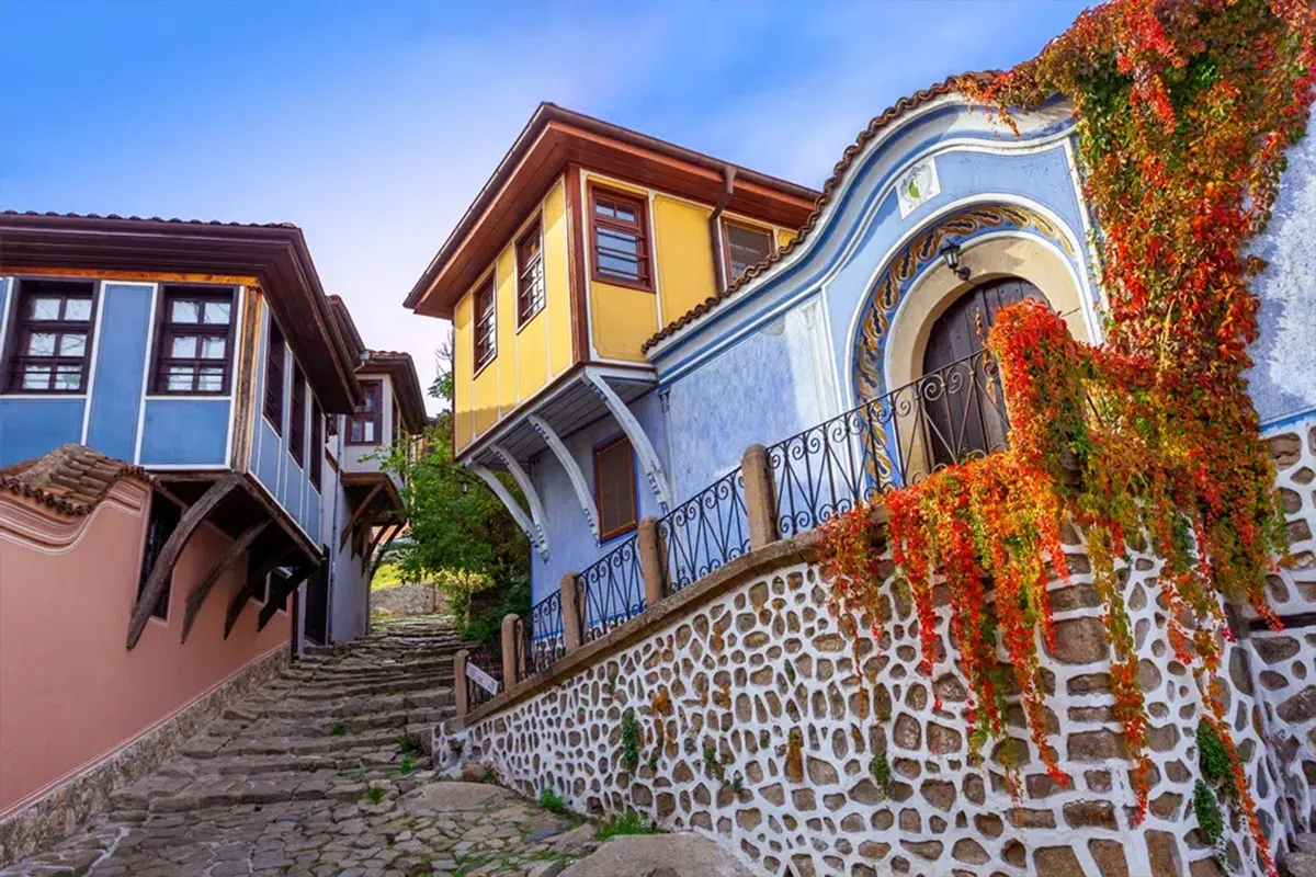 Orașul Vechi din Plovdiv &mdash; case otomane colorate pe dealurile istorice ale orașului, Bulgaria