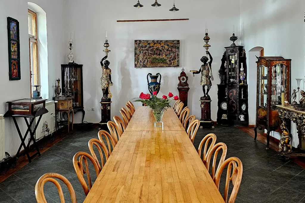 Restaurantul Port Cultural Cetate în clădirea fostei Căpitănii — conac boieresc restaurat de Mircea Dinescu, Dolj