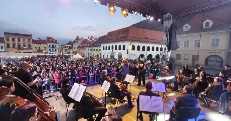 Filarmonica Brașov - Începe stagiunea estivală! Ce concerte puteți asculta în următoarea perioadă la Brașov
