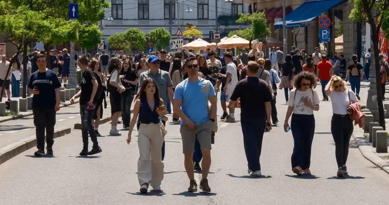 Tur ghidat, dezbatere despre reducerea riscului seismic și activități pentru public, duminică, la „Străzi Deschise – București, Promenadă urbană”