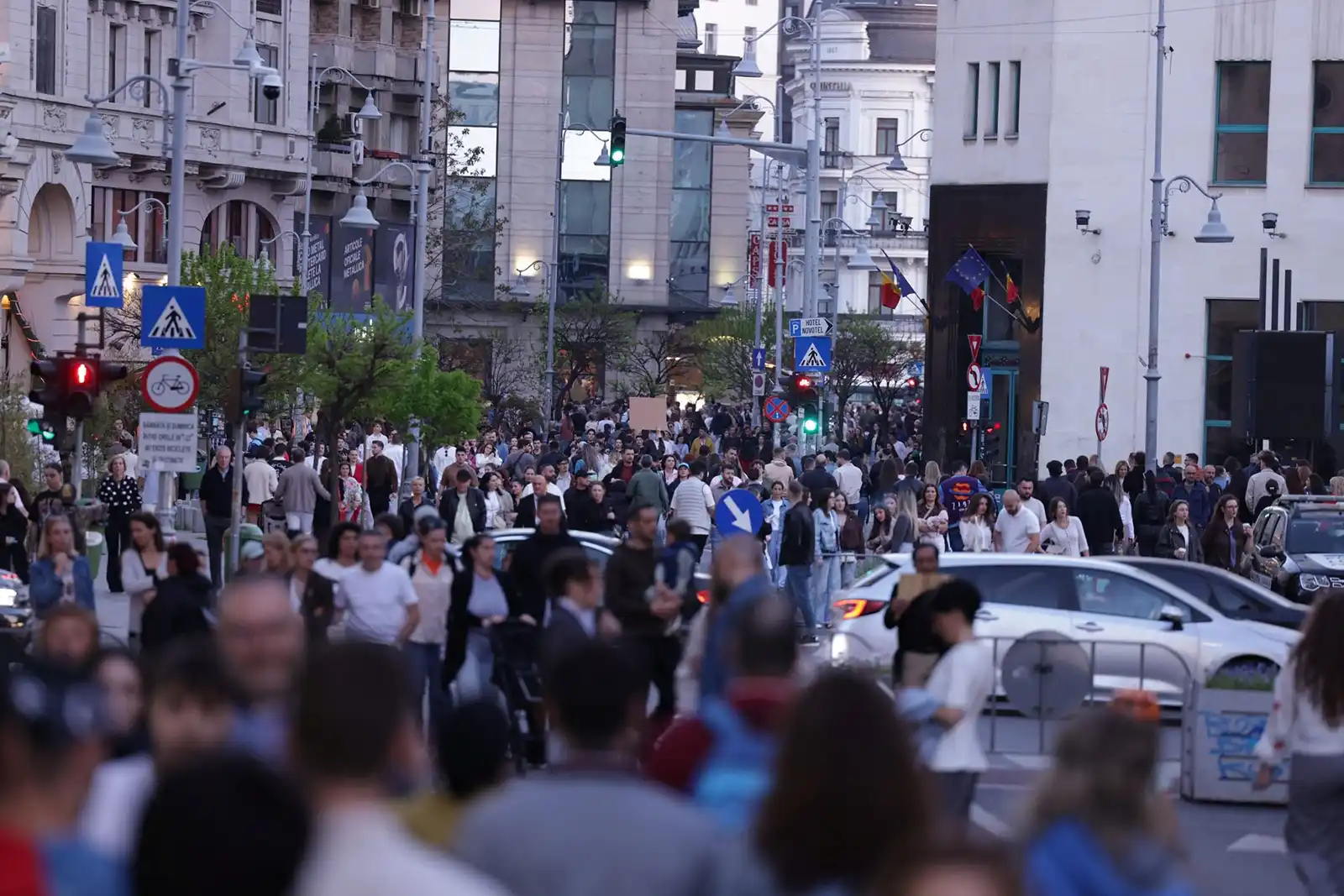 Tururi ghidate, expoziție Oltcit și dezbatere despre transformările Bucureștiului, în weekend, la „Străzi deschise”