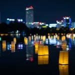 Mii de lampioane vor lumina Lacul Titan - WishFest, cel mai spectaculos festival al dorințelor revine la București